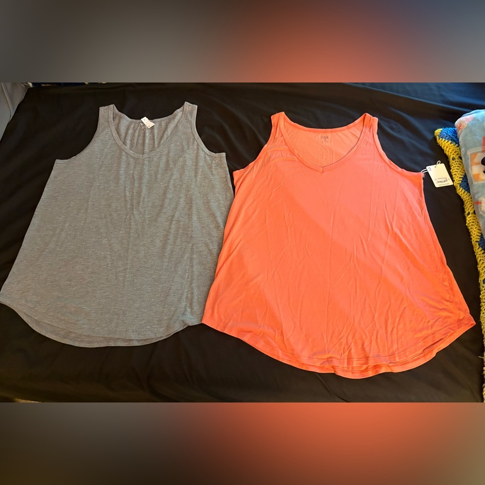 a.n.a. A New Approach pair of two v neck tanks in size XL NWT.